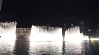 Dubai Mall fountain show