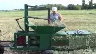 Уборка сена Самодельным прессом для сена к мотоблоку.Handmade Hay Baler for hay with their hands