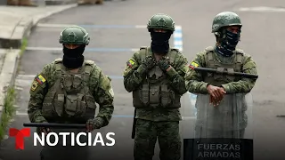 Lloran a víctimas de la violencia en Ecuador y aplauden la militarización | Noticias Telemundo