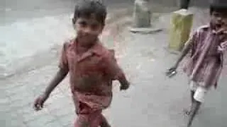 Beggar Kids in Mumbai.flv