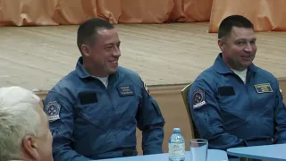 Встреча школьников г Сургута с пилотажной группой  "Русские Витязи"