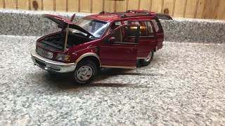 UT models 1/18 expedition Eddie Bauer edition and welly explorer Eddie Bauer edition