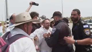 Arrests made as Israeli and US rabbis protest near Gaza border, demanding ceasefire