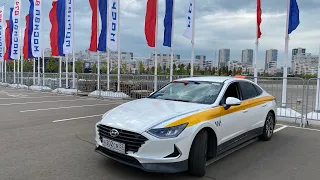 240 000 рублей в месяц зарабатывает Московский таксист / Hyundai Sonata в такси / тихий