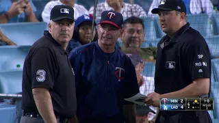 MIN@LAD: Umpires review Twins' double switch