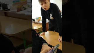 Как нужно обращаться с телефоном?😂😂