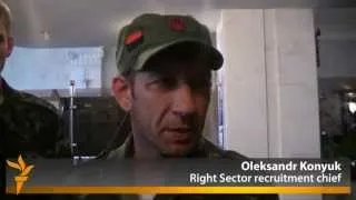 Right Sector Seeks New Recruits In Kyiv