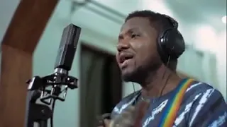 Ney Gani (Garimpeiros) canta África em versão acústico.