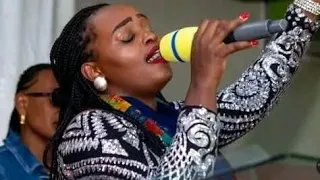 Kathy praise- usikiaye maombi -lyrics video-praise and worship songs🙏