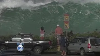 Large surf batters Oahu's North Shore