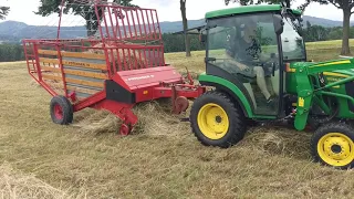 John Deere 2039 mit Ladewagen Pöttinger 10