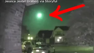 Green bright meteor filmed falling over night sky in Texas US | Watch video