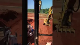 cat 320f loading dirt