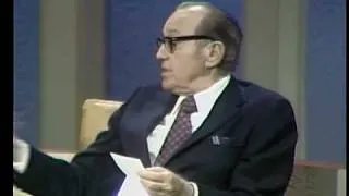 Jack Benny shmoozes about violins