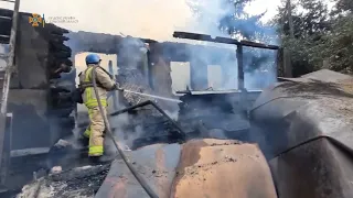 В одному із населених пунктів Білопільської ОТГ через ворожий обстріл сталася пожежа