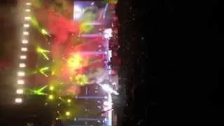 Paul McCartney live in Memphis,TN. Partial "Live and Let Die"