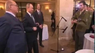 Путин спел под гитару со студентами МГУ Putin sang with a guitar