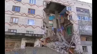 Часть здания общежития обрушилась в городе Печора Республики Коми.