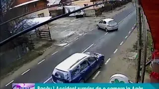 Accident rutier surprins de o camera la Agas, Bacau