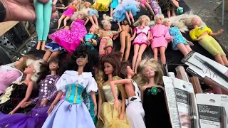 Encontre Muchas Vintage Barbies en el Tianguis. I found lots of vintage Barbies at the Swap meet