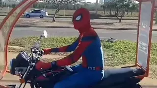 Homem aranha em ritimo barões da pisadinha