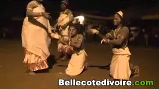 La danse mystérieuse des komians d'Agnibilékro   YouTube