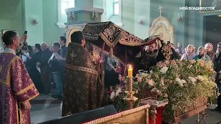 Владивосток Покровский собор,погребение плащаницы (фрагмент,3 мая 2024).