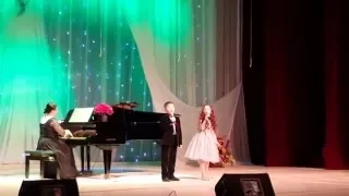 Вероника Хутиева и Аслан Джиоев исполняют Неаполитанскую народную песню Santa Lucia. 2 марта 2016 г.