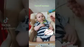 Реакция ребенка на первый прикорм.