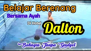 Belajar  Berenang Bersama Ayah Di Hotel Dalton