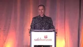 Alan Cumming Accepts Humanitarian Award at Safe Horizon's 2015 Champion Awards