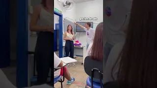 XINGUEI A PROFESSORA QUE CHEGOU ATRASADA!!? 😳