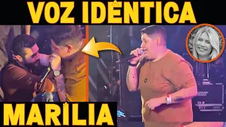 Henrique CHORA com VOZ IDÊNTICA Marília Mendonça durante Show