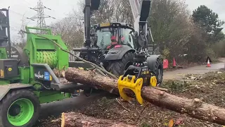 Valtra T234 with Kesla Crane and Heizohack Chipper