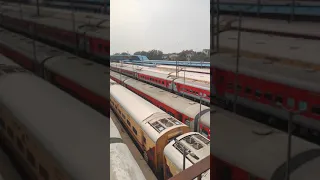 🚆Train Status Delhi Railway station