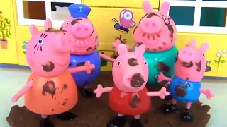 Giving Peppa Pig Family a Finger Paint Bath