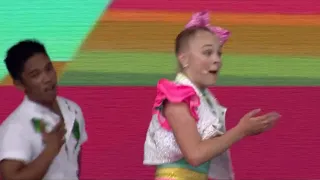 Jojo siwa performs boomerang at slime fest!