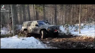 Nissan Patrol Y60 mud climbing