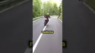 FA UN MEGA INCIDENTE IN MOTO... PAZZESCO!!