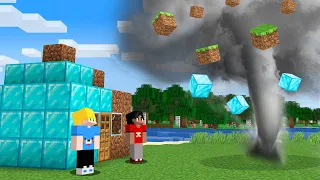 Construí uma CASA de RICO vs. POBRE contra um TORNADO no Minecraft!