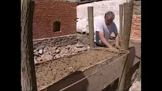 Výstavba stěny z  dusané hlíny