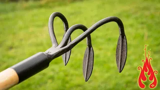 Blacksmithing - Forging a claw cultivator