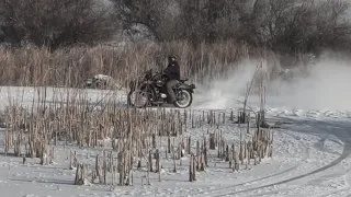 Зимний дрифт на мотоцикле Урал под фонк