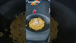 #viralvideo / Man Eats Maggi After Mixing Vimal Pan Masala Netizens Are Grossed Out. Watch