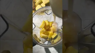 How to make a Piña Colada Cocktail. 🍹 #piñacolada #pineapple #drink #cocktail #cocktailrecipe