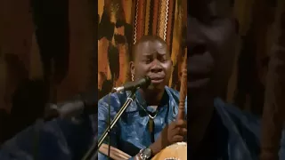 Baba Sacko c'était au mama africa  chante aicha maiga