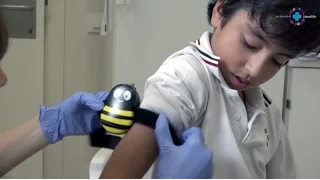 Hospital sin dolor: la abeja Buzzy acompaña cuando se ponen vacunas