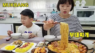 가족먹방👨‍👩‍👧‍👦 햄 폭탄 부대찌개먹방💕 집밥먹방  Sausage Stew Mukbang | Korean Home Meal