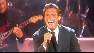 Un Hombre Busca Una Mujer/Cuestión De Piel/Oro De Ley - Luis Miguel - Vivo 2000