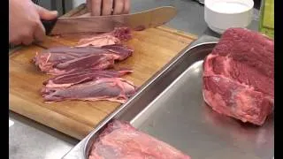Kuchařská technika - krájení kližky na guláš